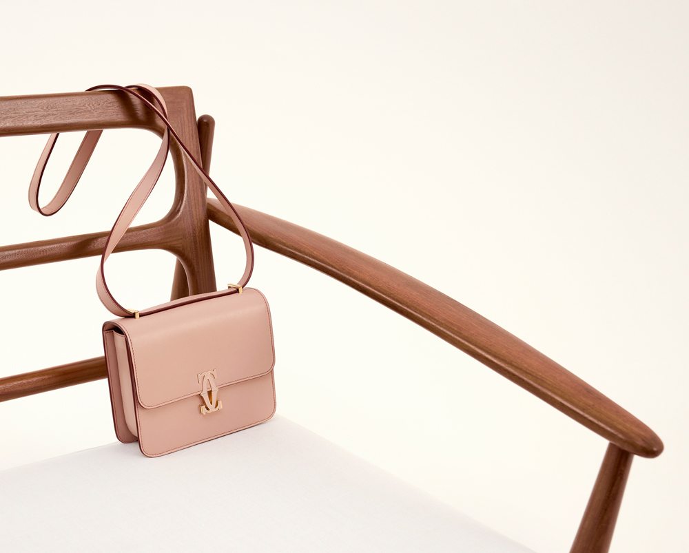 Avec son sac Double C, Cartier associe design minimaliste et fermoir bijou