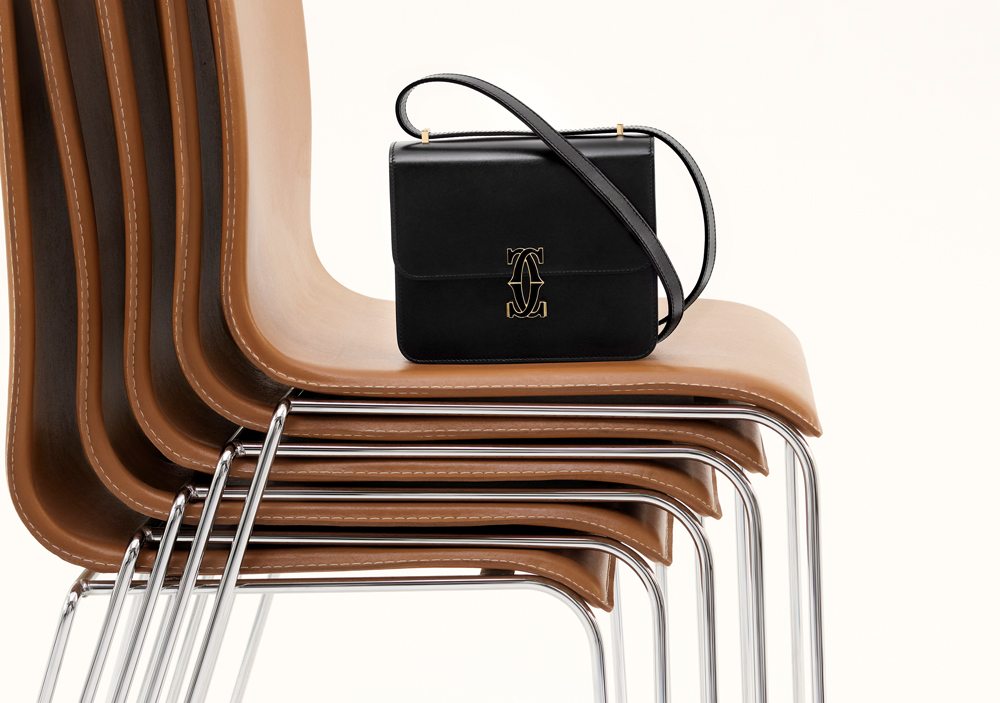 Avec son sac Double C, Cartier associe design minimaliste et fermoir bijou