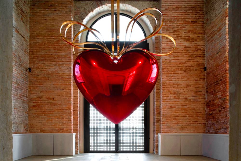 Jeff Koons, “Hanging Heart”, 1994-2000, Palazzo Grassi, Collection Pinault © Orsenigo Chemollo