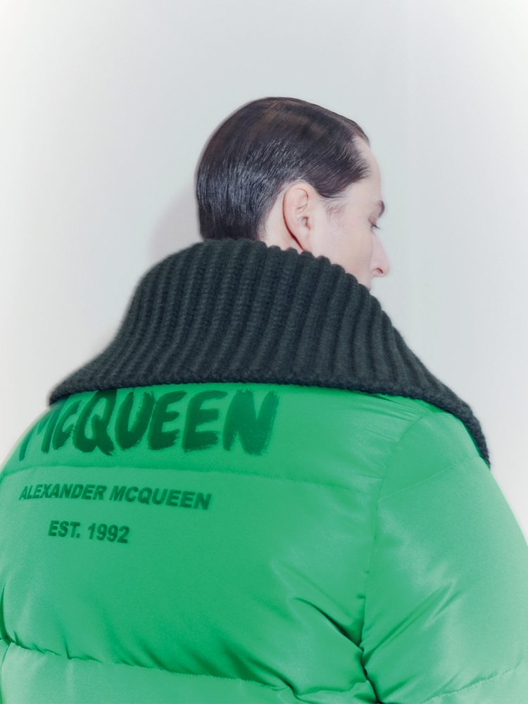 Alexander McQueen dévoile un vestiaire hybride pour sa collection homme automne-hiver 2021-2022
