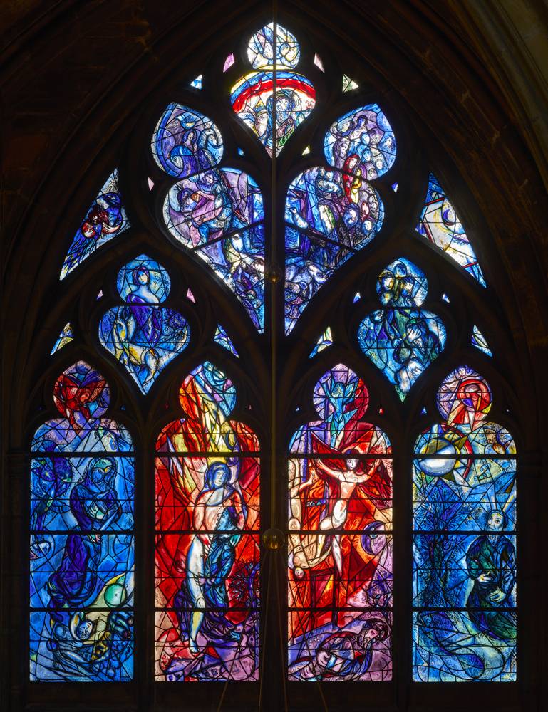Marc Chagall, Cathédrale de Metz, déambulatoire : vitrail d’Abraham, Jacob, Moïse, Joseph et Noé. © ADAGP, Paris, 2021