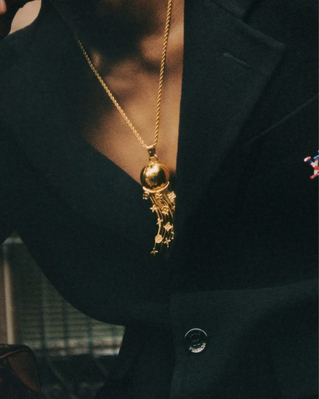 Collier Louis Vuitton x NBA en métal doré
