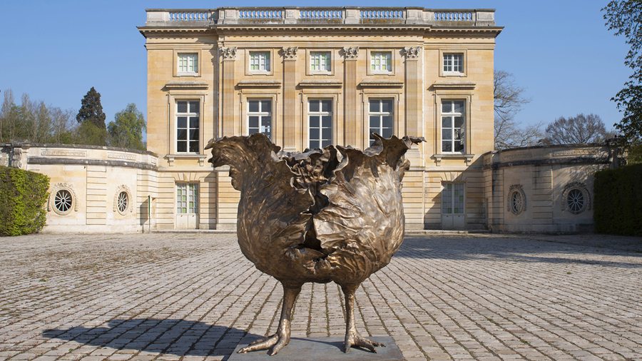 Les animaux fantastiques des Lalanne reprennent vie dans les jardins de Versailles 