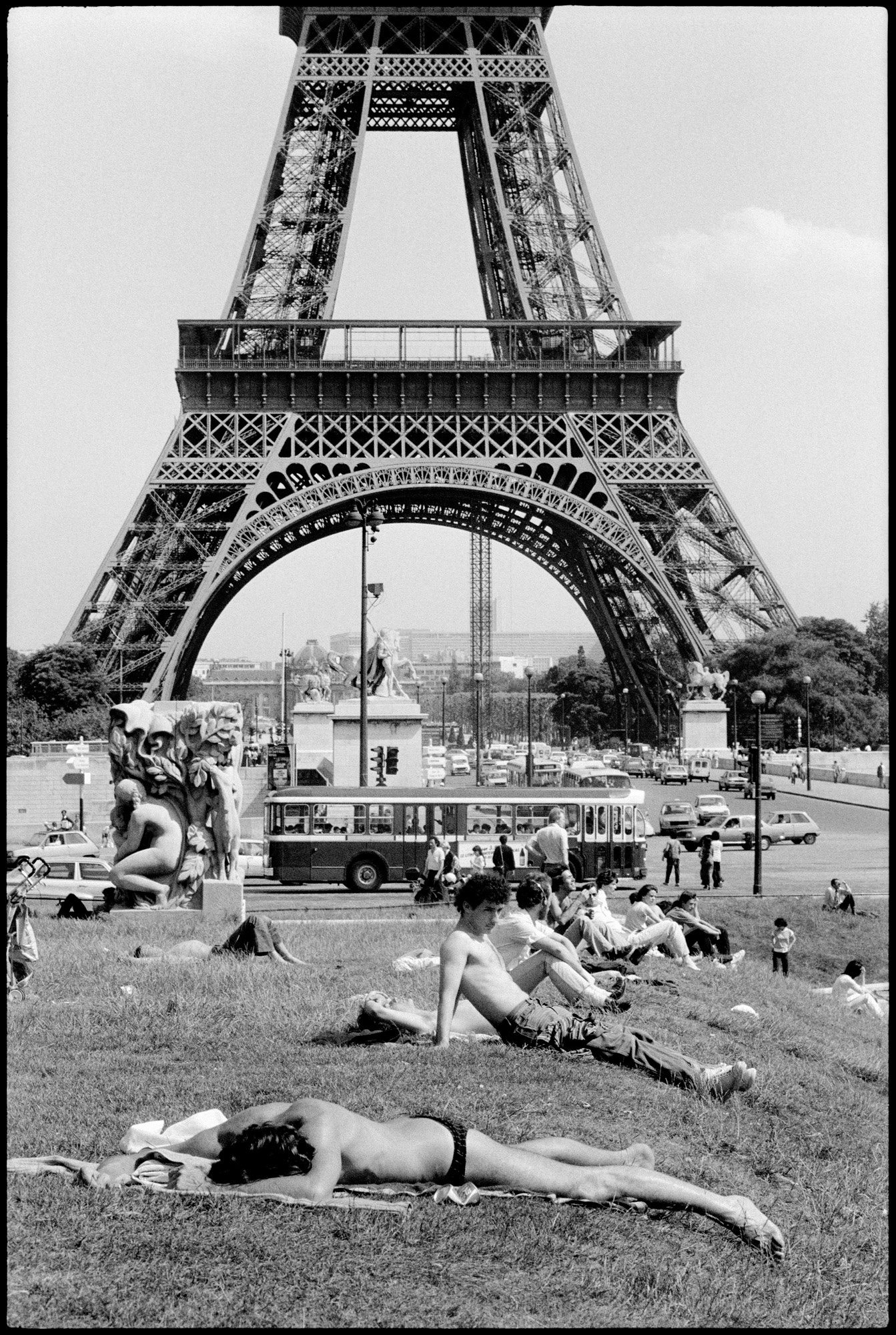 Yann Morvan, "Premier Paris plage", 15 juin 1981, Paris. © Yann Morvan / Courtesy Edisens