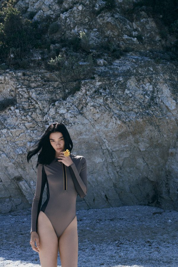 La mannequin Mariacarla Boscono imagine une collection estivale avec K-Way