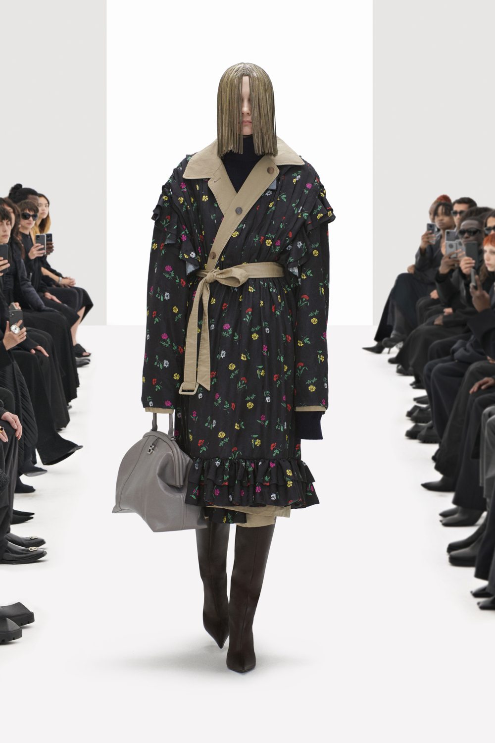  La collaboration inédite entre Gucci et Balenciaga défilé printemps 2022 intitulée “The Hacker Project”