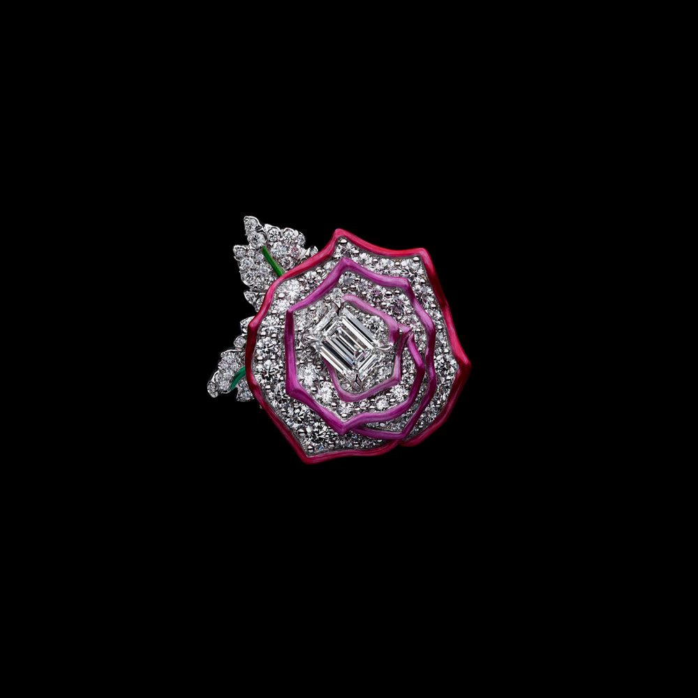 Dior met la rose à l’honneur dans sa nouvelle collection de haute joaillerie