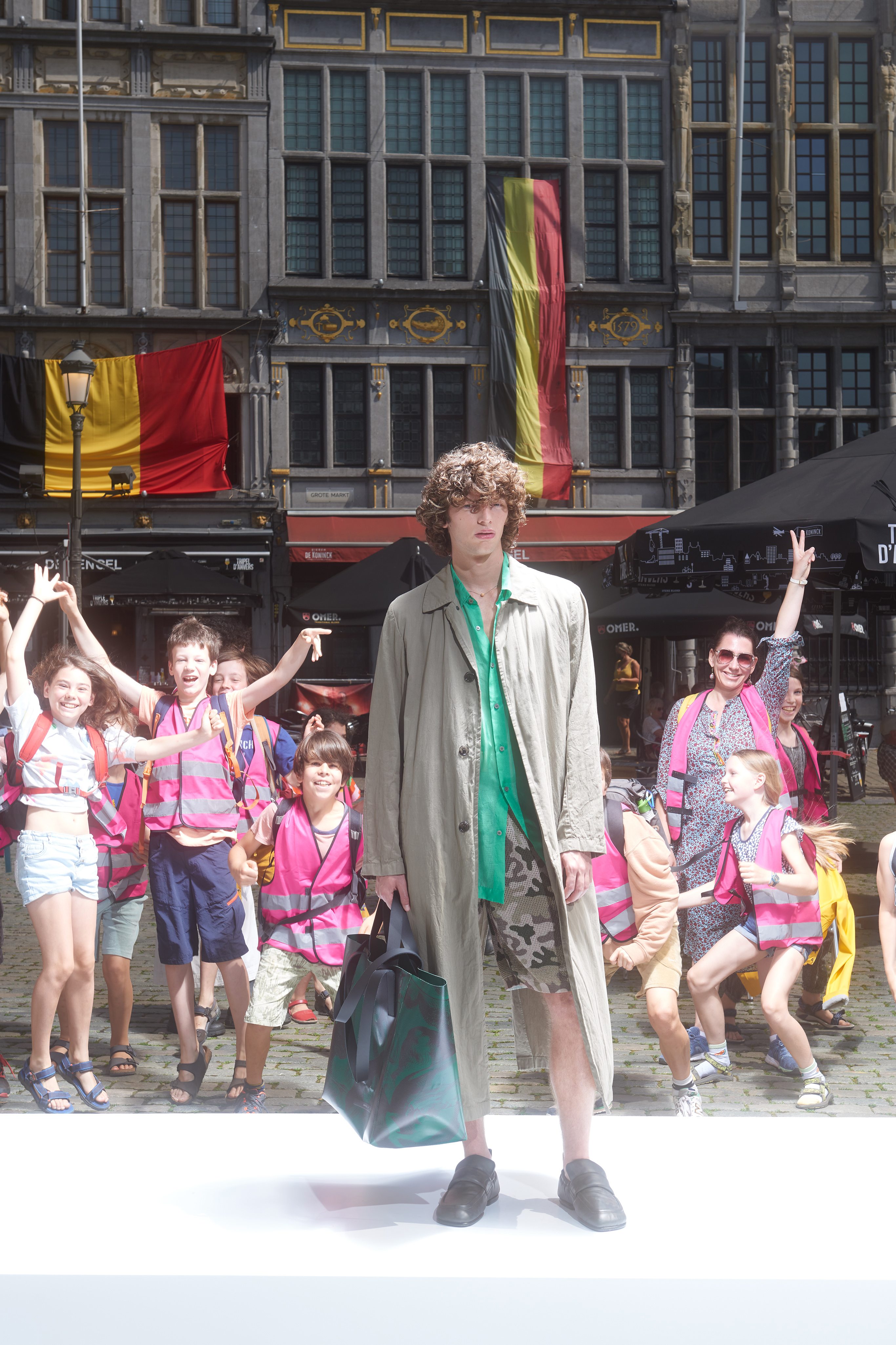 Dries Van Noten rend hommage à la ville d’Anvers dans sa collection homme printemps-été 2022