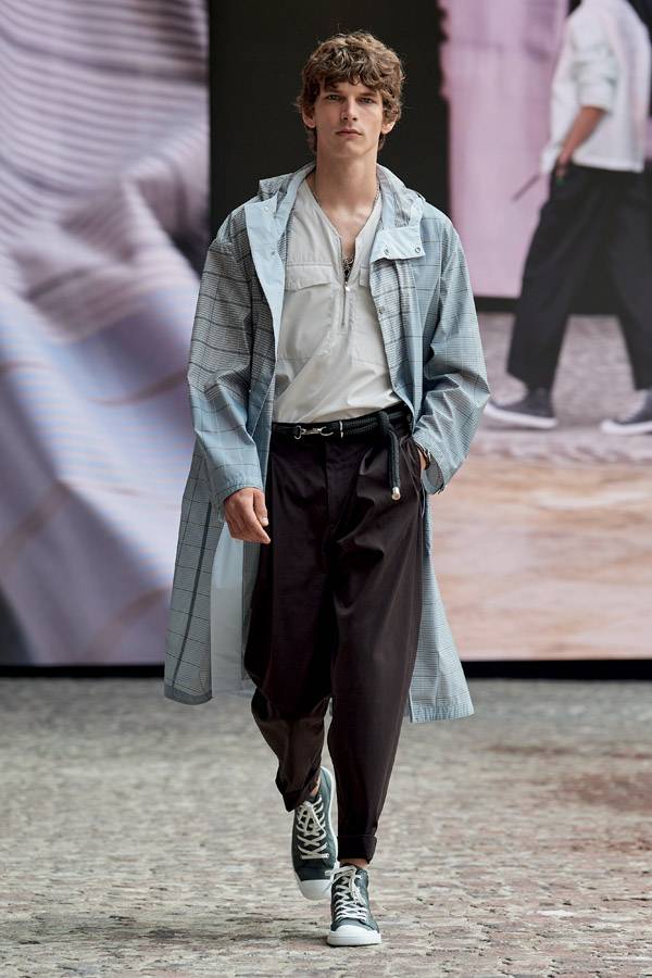 Hermès unveils a laid-back chic wardrobe for its spring-summer 2022 menswear collection