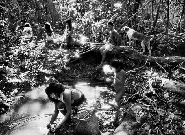 Indiens Marubo, Vallée de Javari, État d’Amazonas, Brésil, 1998 © Sebastião Salgado