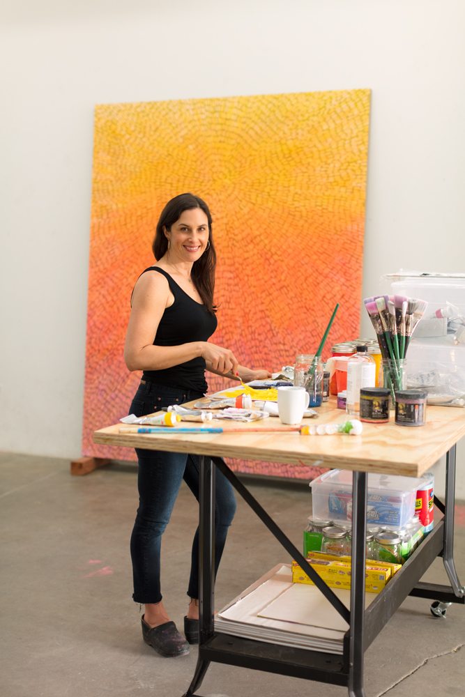Qui est Jennifer Guidi, l'artiste-chamane qui aborde la peinture comme une méditation ?