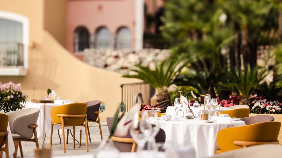 Les saveurs méditerranéennes enivrantes du nouveau restaurant de l'hôtel Byblos 