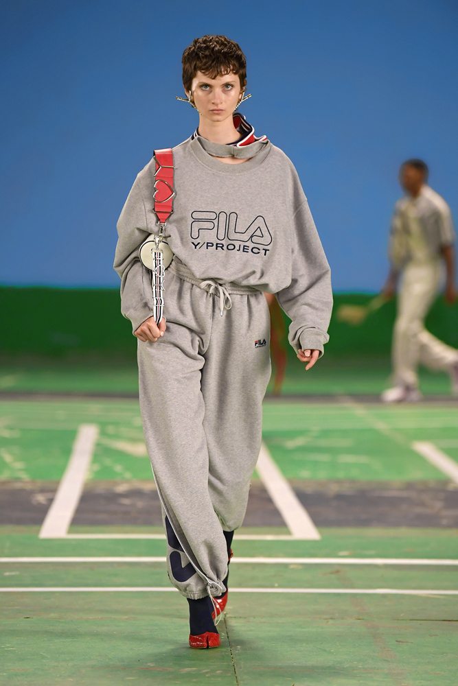 Y/Project collabore avec le label iconique de sportswear Fila dans sa nouvelle collection