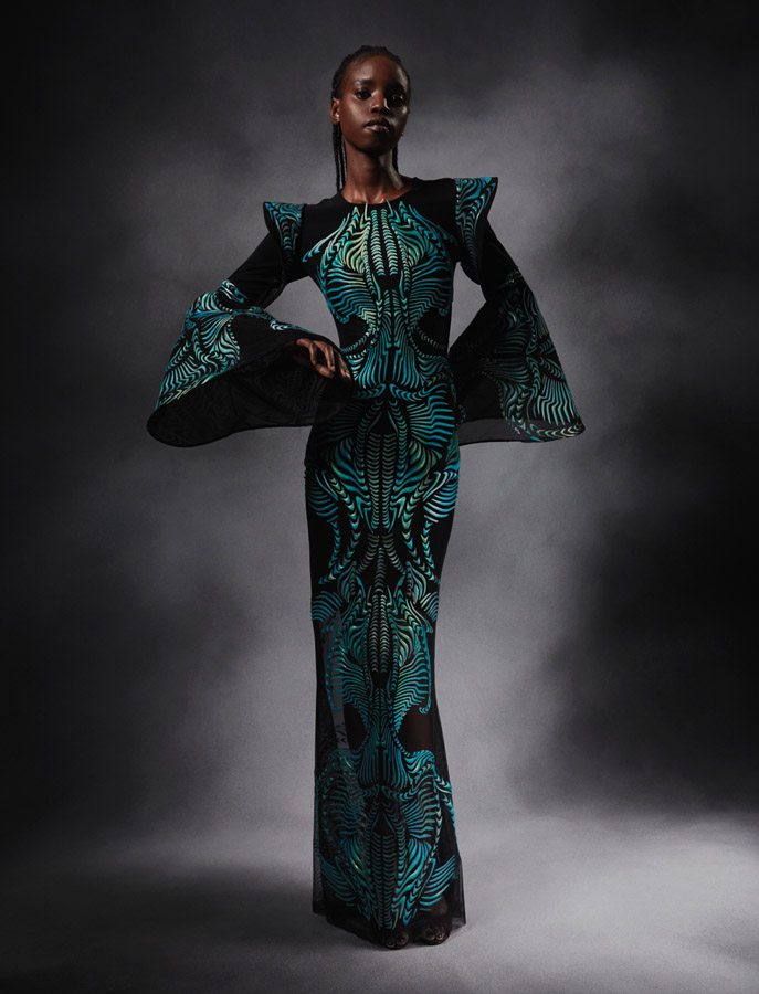 “Mon travail est une combinaison entre la couture et l’art”, rencontre avec la créatrice Iris Van Herpen