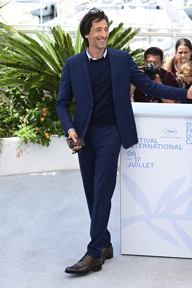 Adrien Brody en costume Dior.