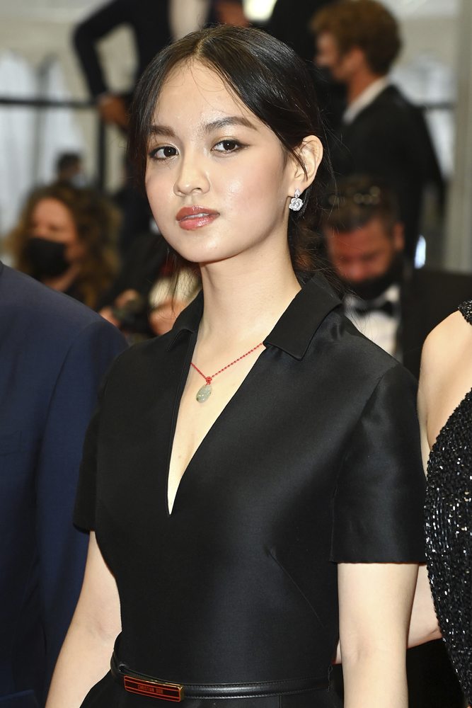 Lucie Zhang en robe Dior et mise en beauté Dior Make-Up.