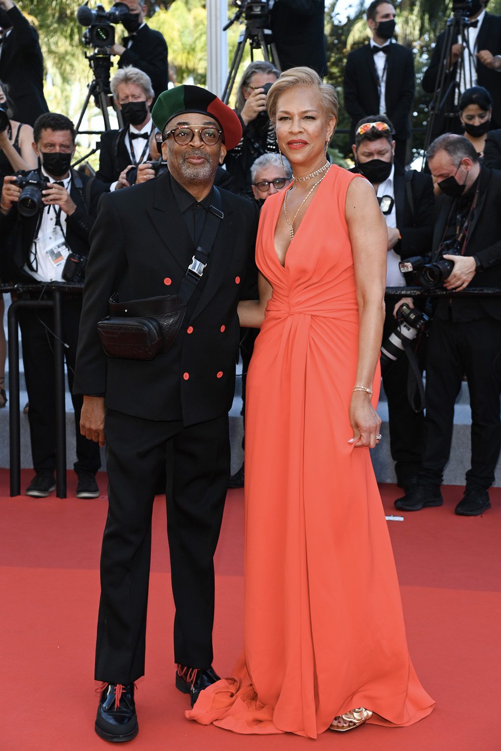 Spike Lee en costume Louis Vuitton et Tonya Lee en robe Valentino haute couture.