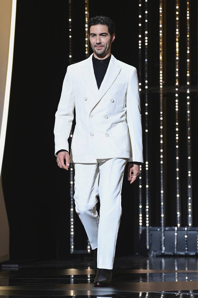 Tahar Rahim en costume Louis Vuitton.