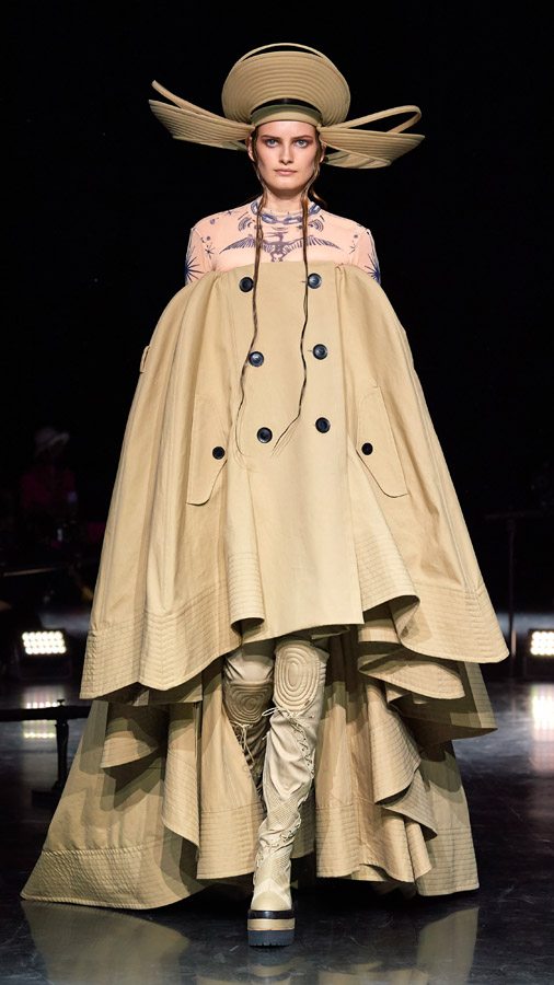 La collection haute couture Jean Paul Gaultier par Sacai.