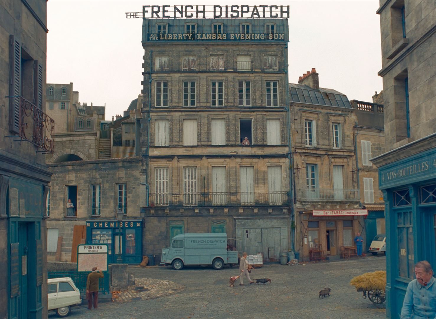 “The French Dispatch” de Wes Anderson. Copyright The Walt Disney Company