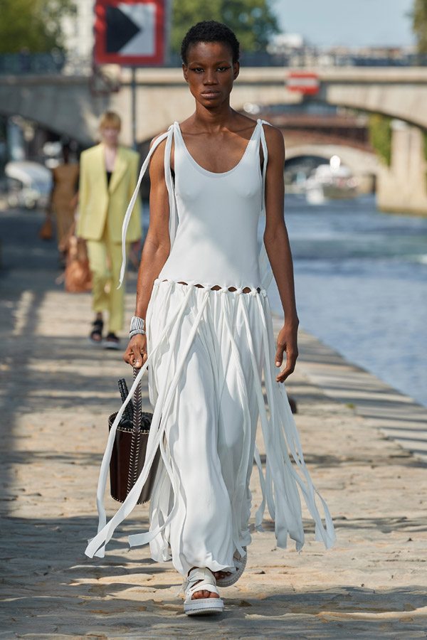 Chloé s'impose dans la mode écoresponsable avec sa collection printemps-été 2022