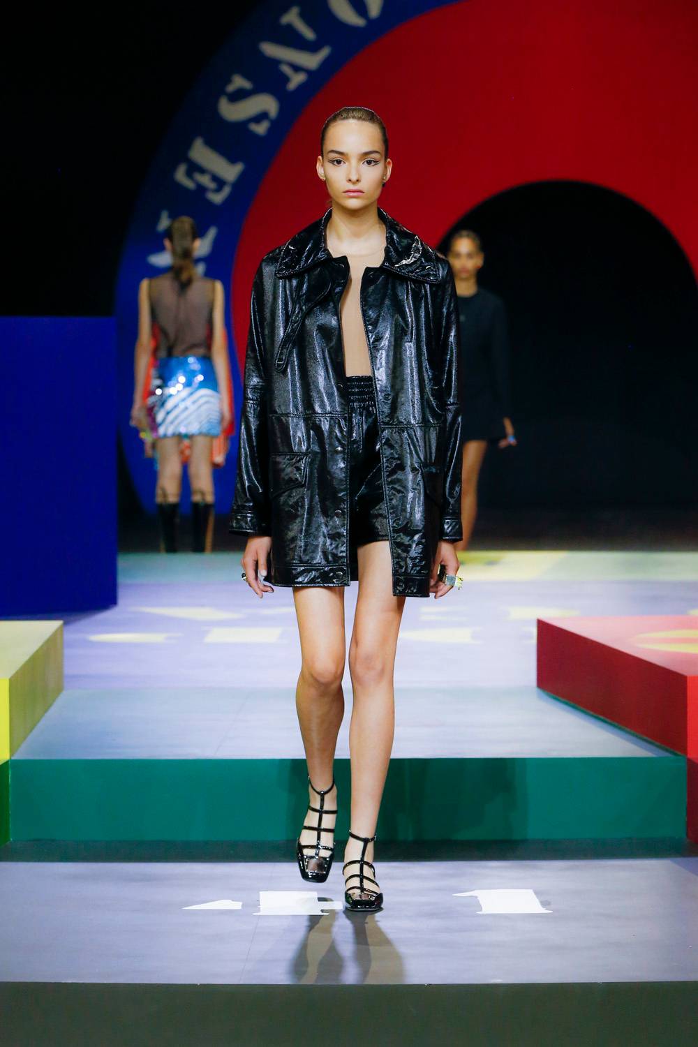 3 choses à retenir du défilé Dior printemps-été 2022 inspiré des 60's