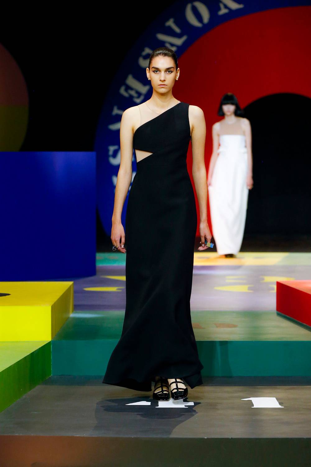 3 choses à retenir du défilé Dior printemps-été 2022 inspiré des 60's