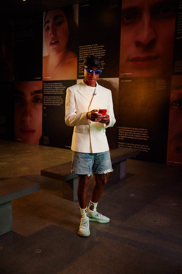 Pharrell Williams et Ssense dévoilent leur collaboration avec une installation immersive 