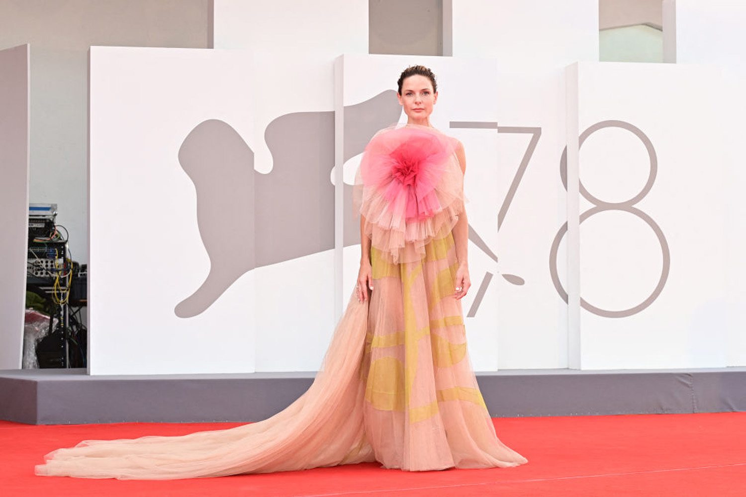 Rebecca Ferguson en robe Dior haute couture.