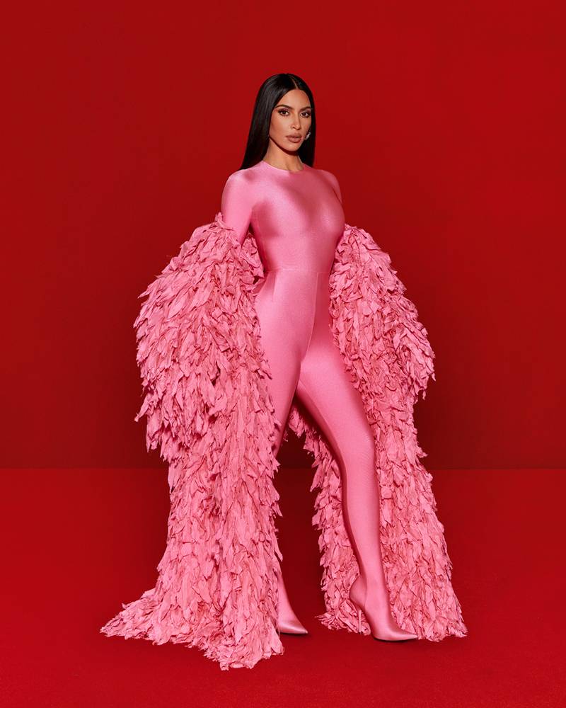 Kim Kardashian dévoile 3 nouveaux looks Balenciaga lors de son passage remarqué au Saturday Night Live