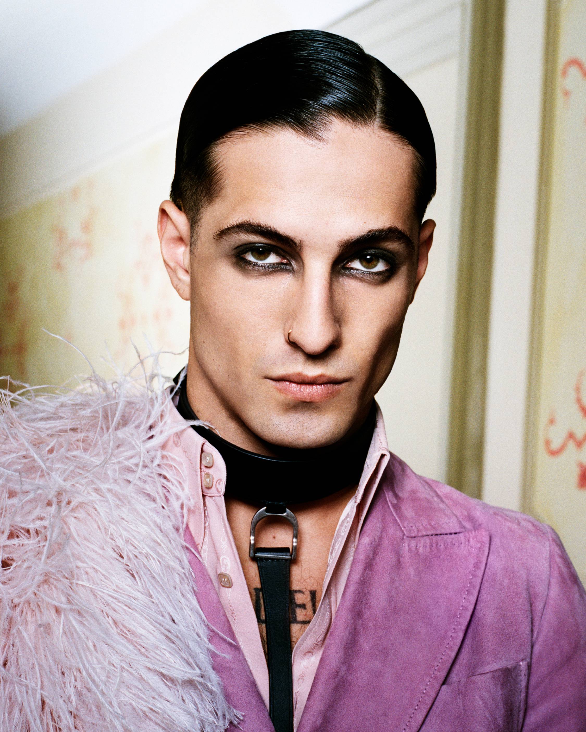 Damiano David, le leader de Måneskin, dans la campagne Gucci Aria @ Gucci Beauty