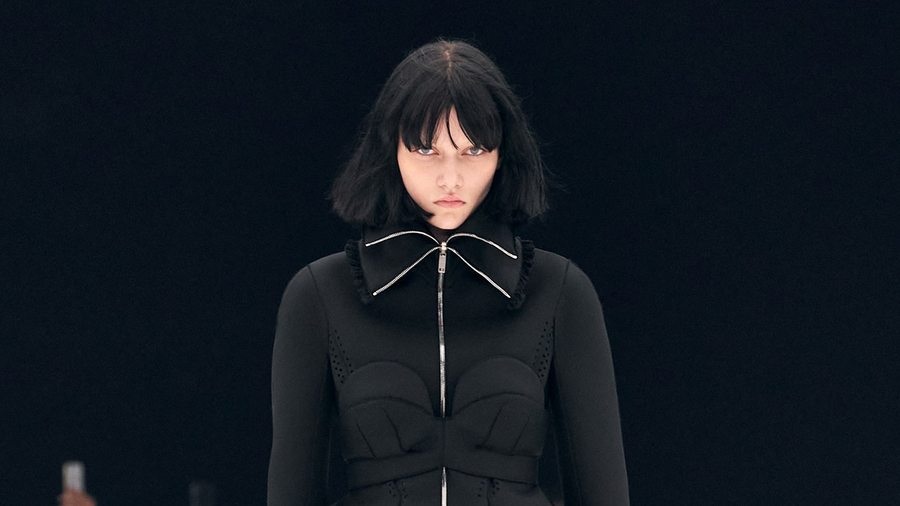 Le vestiaire hybride et expérimental de la collection Givenchy printemps-été 2022