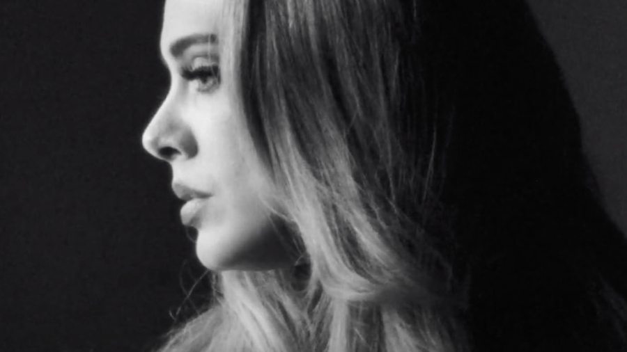 Adele fait son grand retour avec un clip émouvant réalisé par Xavier Dolan