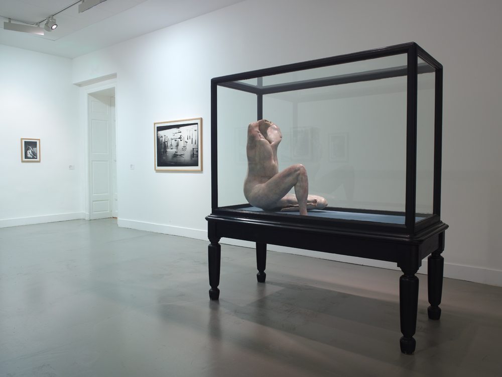 Berlinde de Bruyckere, La femme sans tête, [The Headless Woman], 2004. Cire, bois, verre/Wax, wood, glass, 192 × 82 × 182 cm. Courtesy Fondation Sandretto Re Rebaudengo. 
