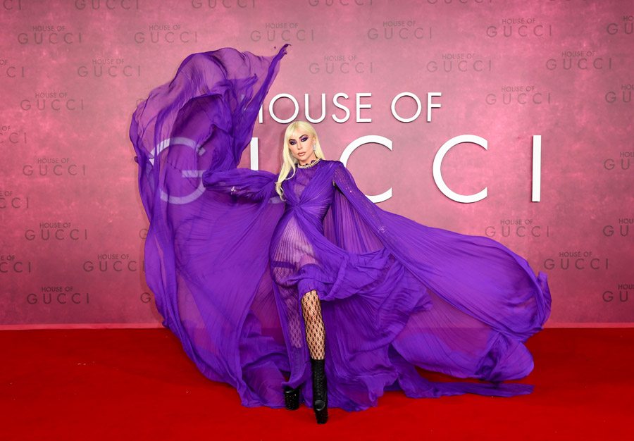 Lady Gaga en robe Gucci issue de la collection Gucci Love Parade et bijoux Tiffany & Co. © Courtesy of Getty