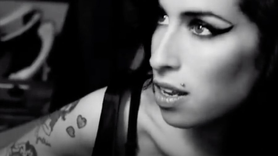Une robe d'Amy Winehouse affole les enchères 