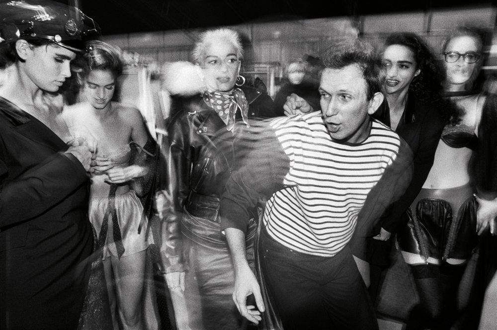 Backstage, défilé Jean Paul Gaultier © William Klein
