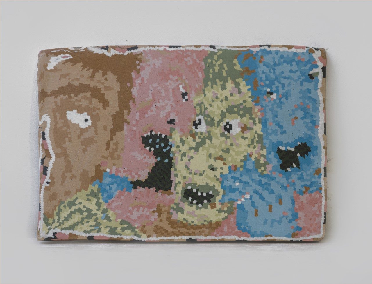 Clément Garcia et Thom Friedlander, Tohu Bohu (les croutes), tableaux multiples en  grès nérié, 50x35x1cm, 2020. 
