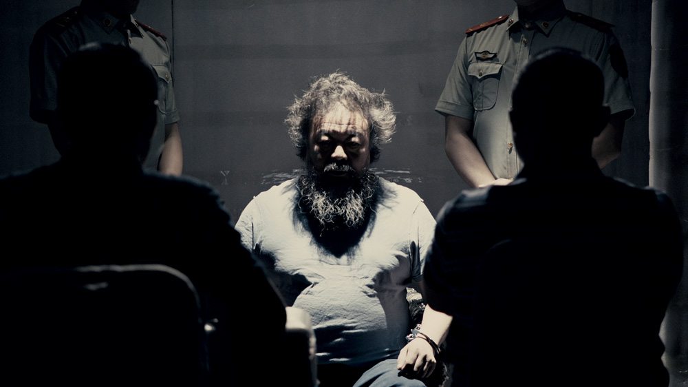 Dumbass (2013), vidéo inspirée de l’enlèvement et de la détention en 2011 d’Ai Weiwei par le gouvernement chinois @ Ai Weiwei Studio