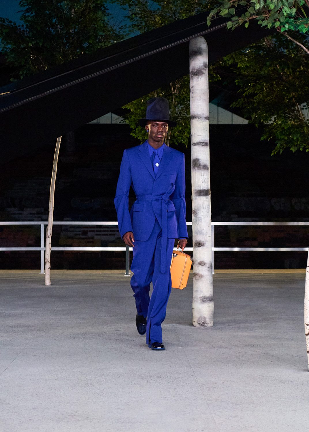 À Miami, Louis Vuitton rend hommage à Virgil Abloh avec son défilé printemps-été 2022