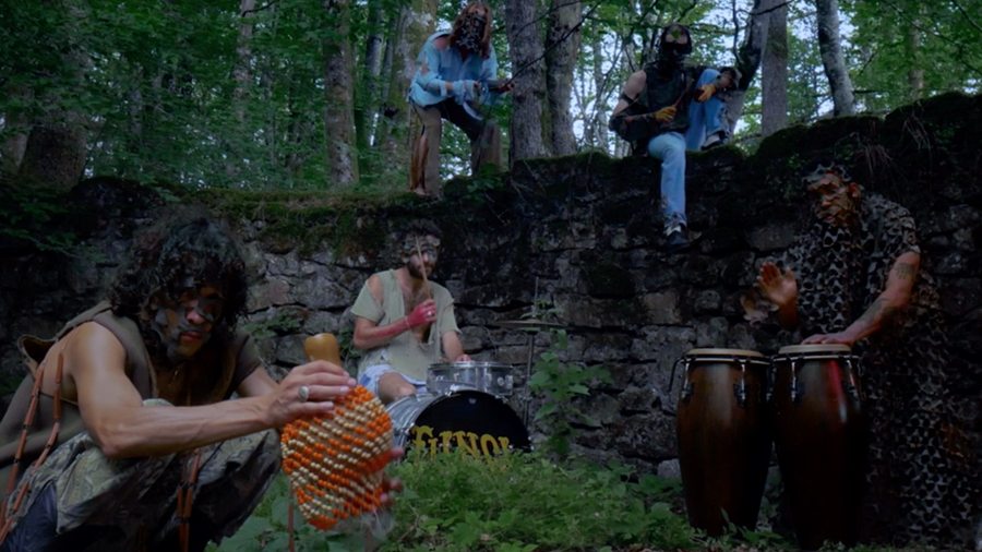 Le groupe de jazz français Fungi rejoue les aventures de Robinson Crusoé dans son nouveau clip
