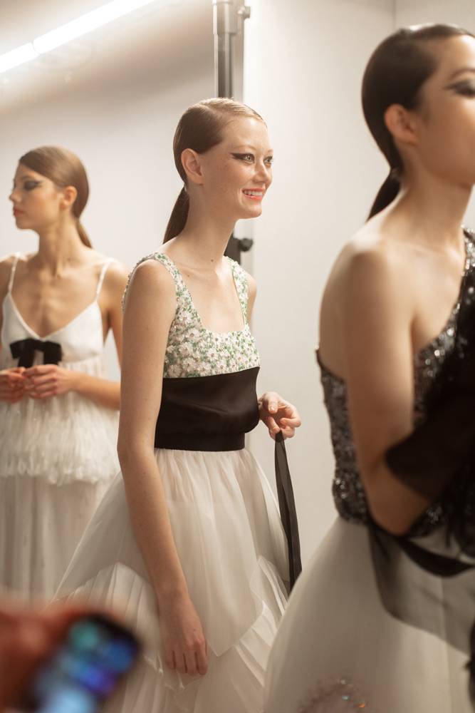 Les backstages du défilé Chanel haute couture printemps-été 2022