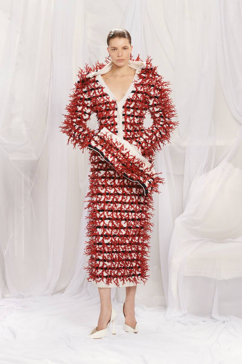 Jean Paul Gaultier Haute Couture : le créateur Glenn Martens dévoile un défilé sensuel et maximaliste