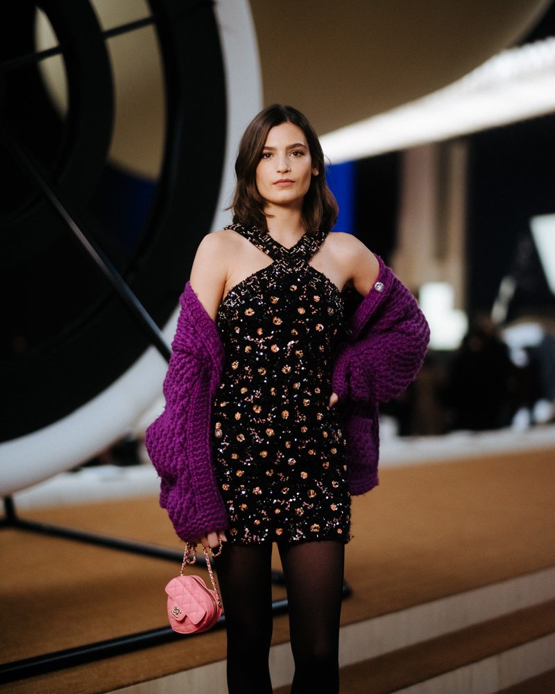 Alma Jodorwsky au défilé Chanel haute couture printemps-été 2022