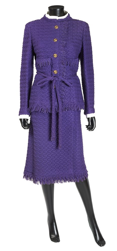Chanel Haute Couture, 1965/70 Tailleur en jersey mauve : Veste et jupe coordonnée, col et poignets amovibles, estimation 1000/1200€
