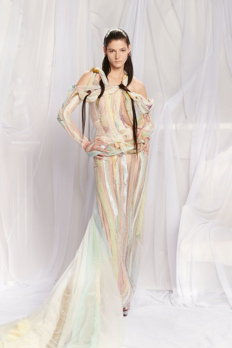 Jean Paul Gaultier Haute Couture : le créateur Glenn Martens dévoile un défilé sensuel et maximaliste