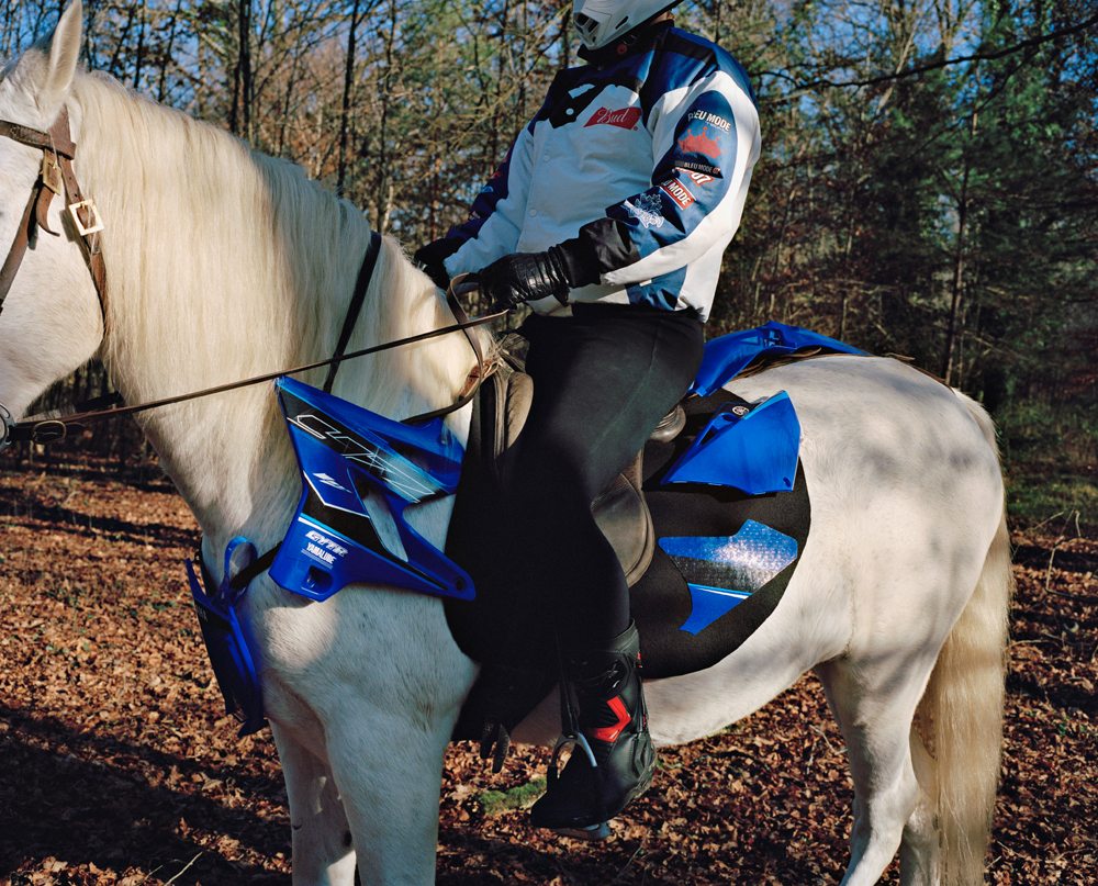 Moto, bières et cheval, le photographe Bleu Mode s'expose chez Ground Effect