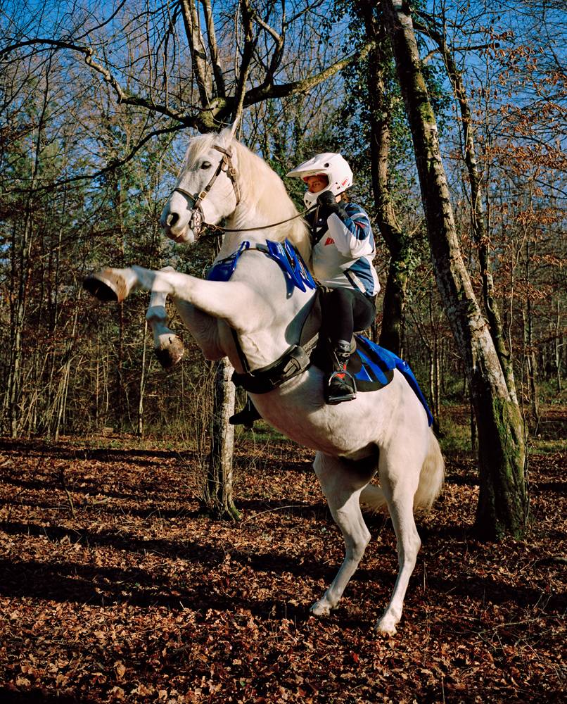 Moto, bières et cheval, le photographe Bleu Mode s'expose chez Ground Effect