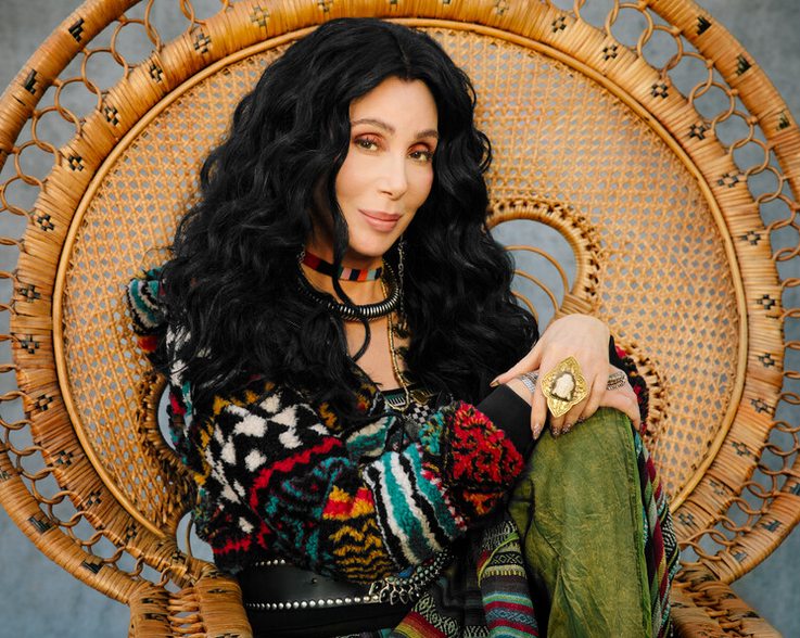 11 questions à Cher, la légende de la pop devenue égérie Ugg