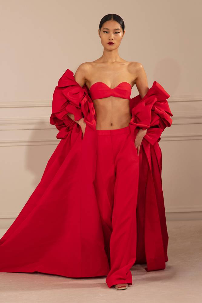 Valentino célèbre les corps dans son défilé haute couture printemps-été 2022